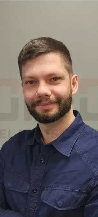 Игорь Зубарев эксперт по подбору запчастей cummins